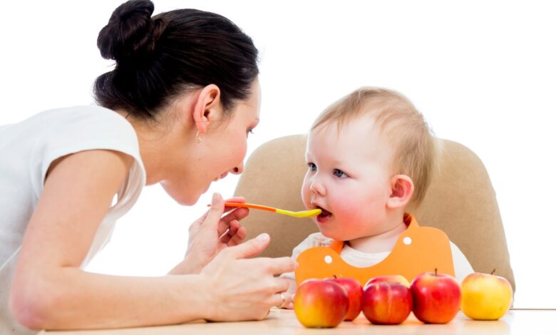 أهم العناصر الغذائية للطفل